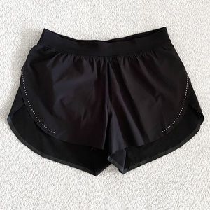 Lululemon Size 6 Find Your Pace Short 3" Lined (First Release)